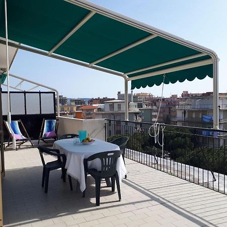 Attico Trilocale Con Solarium A Borghetto Santo Spirito公寓 外观 照片