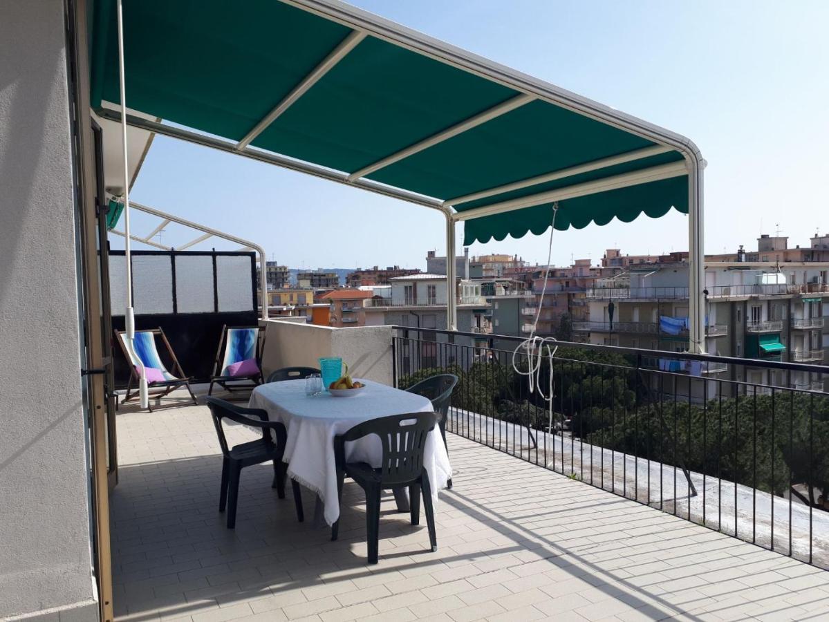 Attico Trilocale Con Solarium A Borghetto Santo Spirito公寓 外观 照片